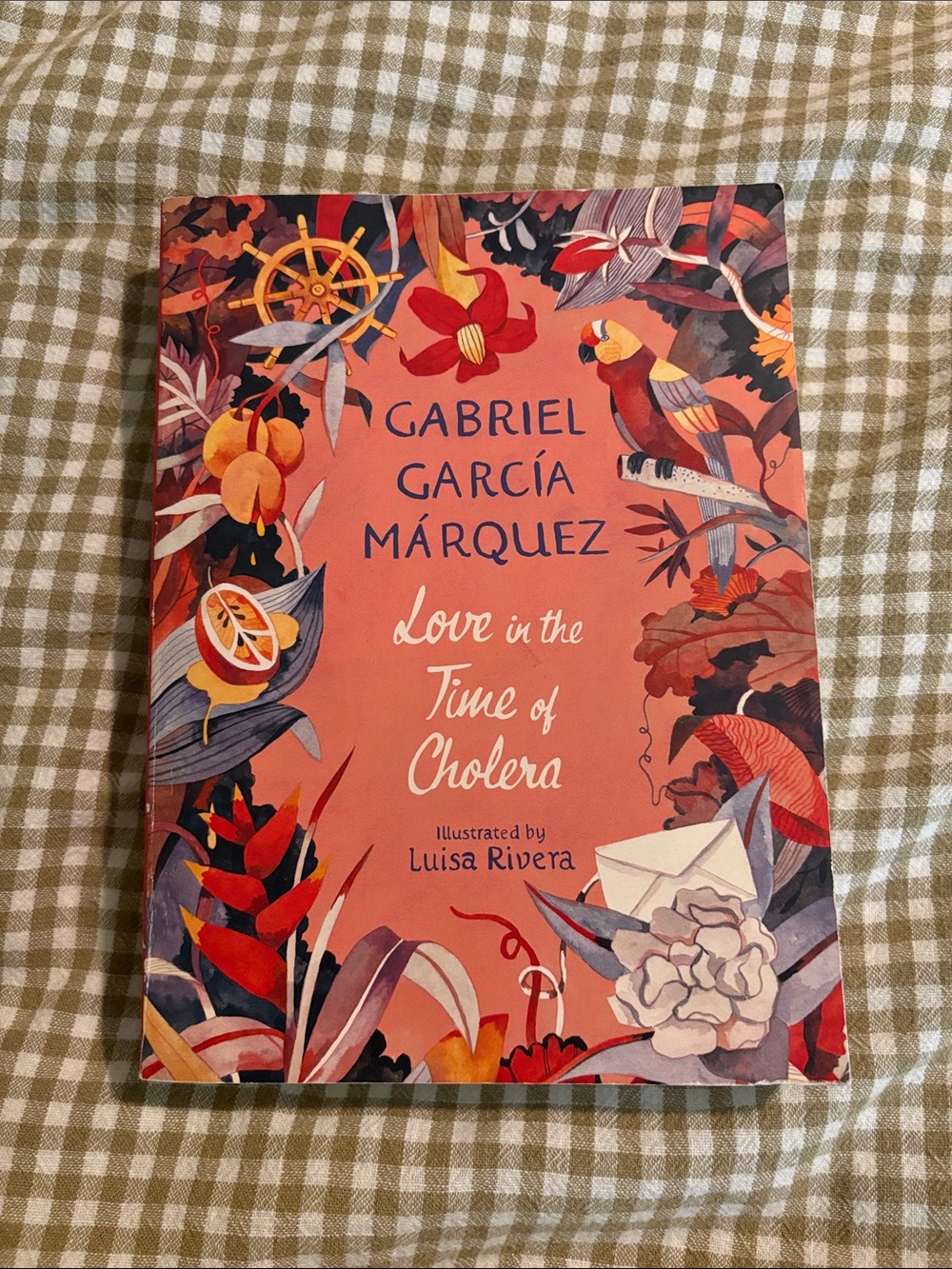 Gabriel García Márquez - Love in the Time of Cholera (Coral Illustrated Cover)